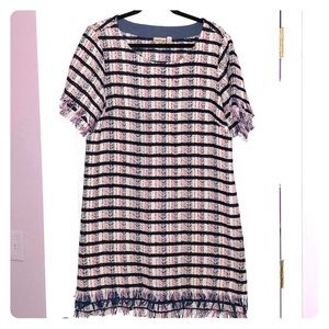 Gorgeous colors & pattern on this dress!!